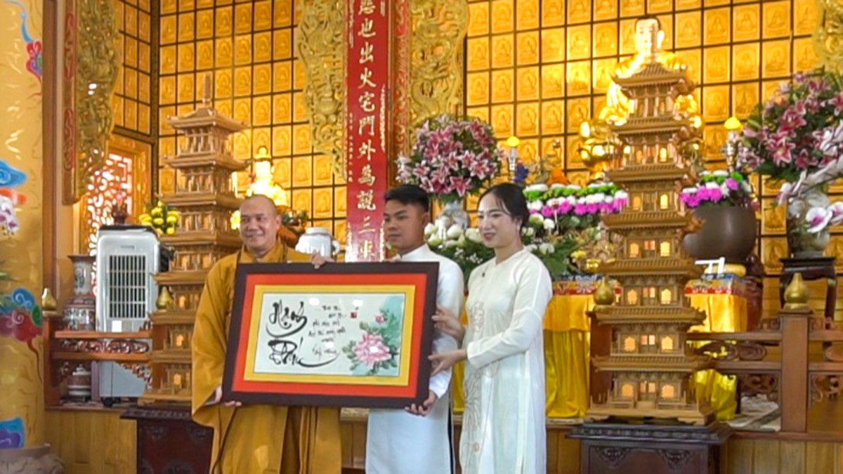 Lễ hằng thuận chùa Huệ Hương Kon Tum của Nguyễn Gia Vĩ và Nguyễn Thị Lệ Hằng