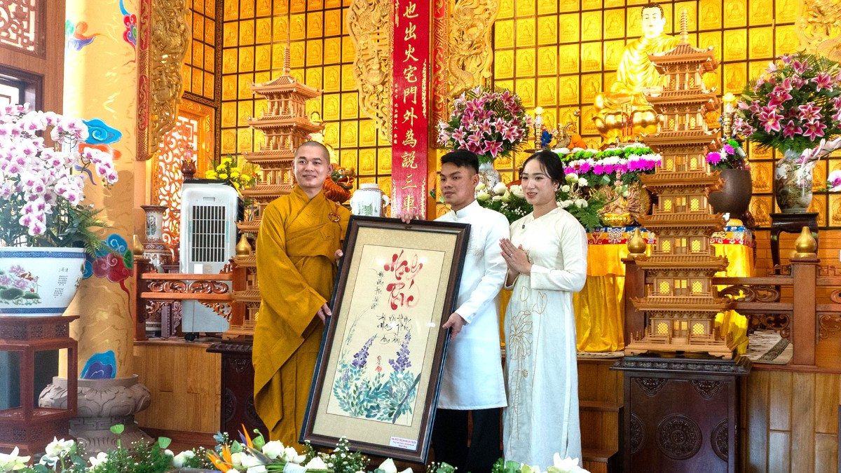 Lễ hằng thuận chùa Huệ Hương Kon Tum của Nguyễn Gia Vĩ và Nguyễn Thị Lệ Hằng