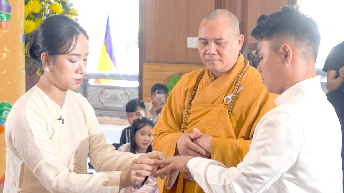 Lễ hằng thuận chùa Huệ Hương Kon Tum của Nguyễn Gia Vĩ và Nguyễn Thị Lệ Hằng