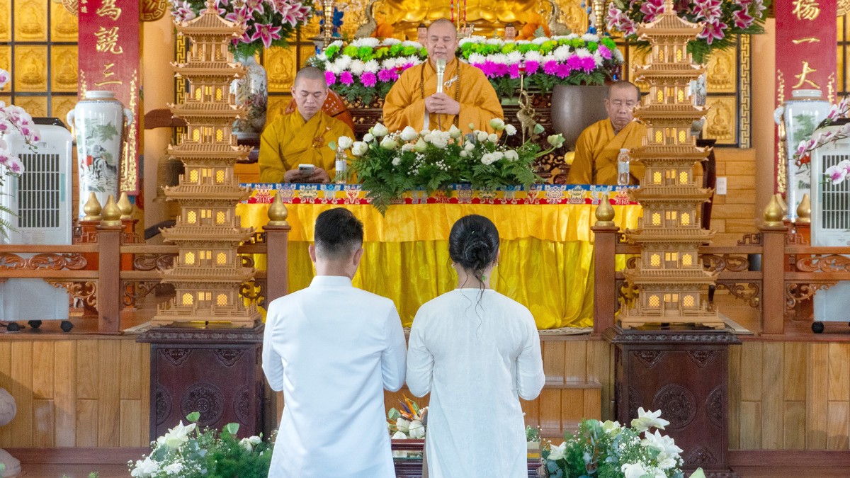 Lễ hằng thuận chùa Huệ Hương Kon Tum của Nguyễn Gia Vĩ và Nguyễn Thị Lệ Hằng