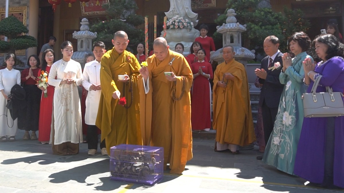 Lễ hằng thuận chùa Huệ Hương Kon Tum của Nguyễn Gia Vĩ và Nguyễn Thị Lệ Hằng