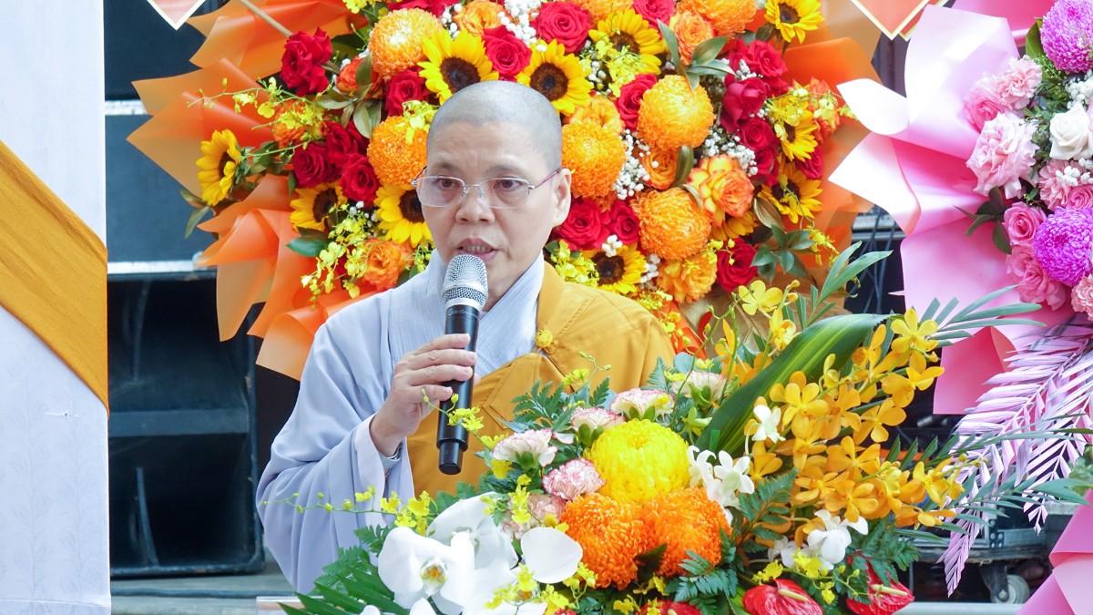 Ni sư Thích Nữ Thông Tuệ dâng lời cảm tạ
