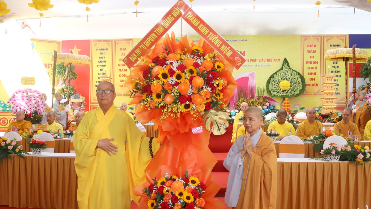 Ban Tổ chức đã đón nhận nhiều lẵng hoa chúc mừng từ chư Tôn đức, các cấp Giáo hội, quý cơ quan, ban, ngành và Phật tử gần xa, thể hiện sự quan tâm và tán thán đối với đại lễ.