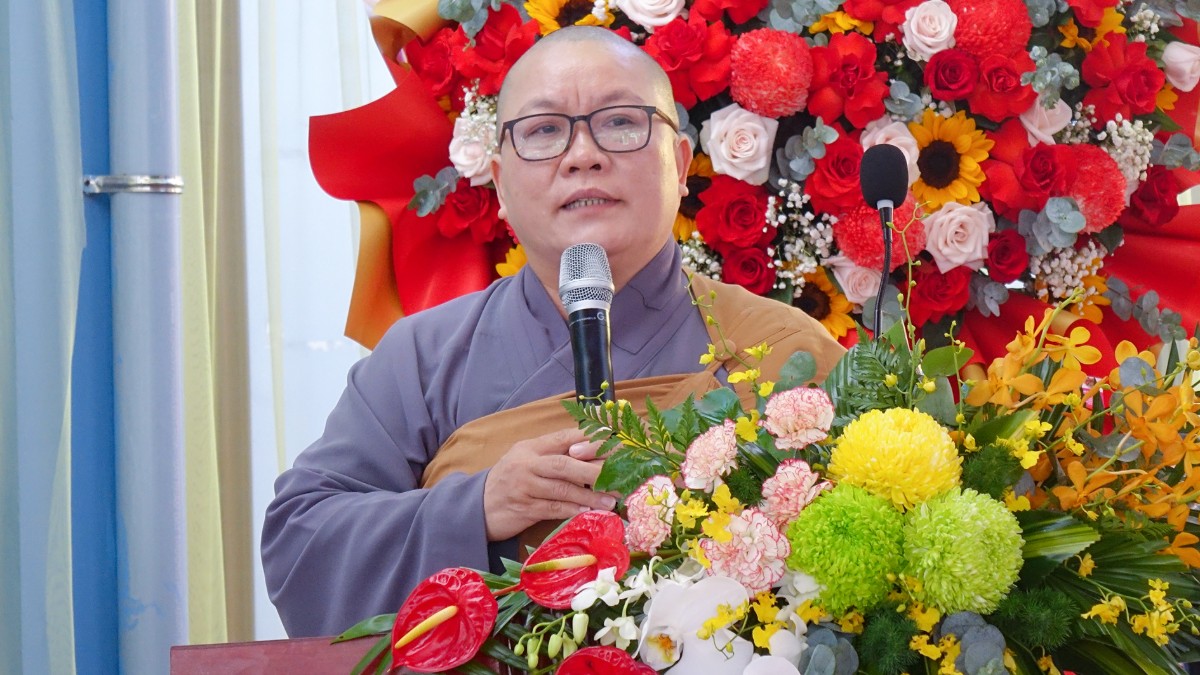 Sư cô Thích Nữ Huệ Như trình bày “Cung tuyên hành trạng Đức Thánh Tổ Kiều Đàm Di