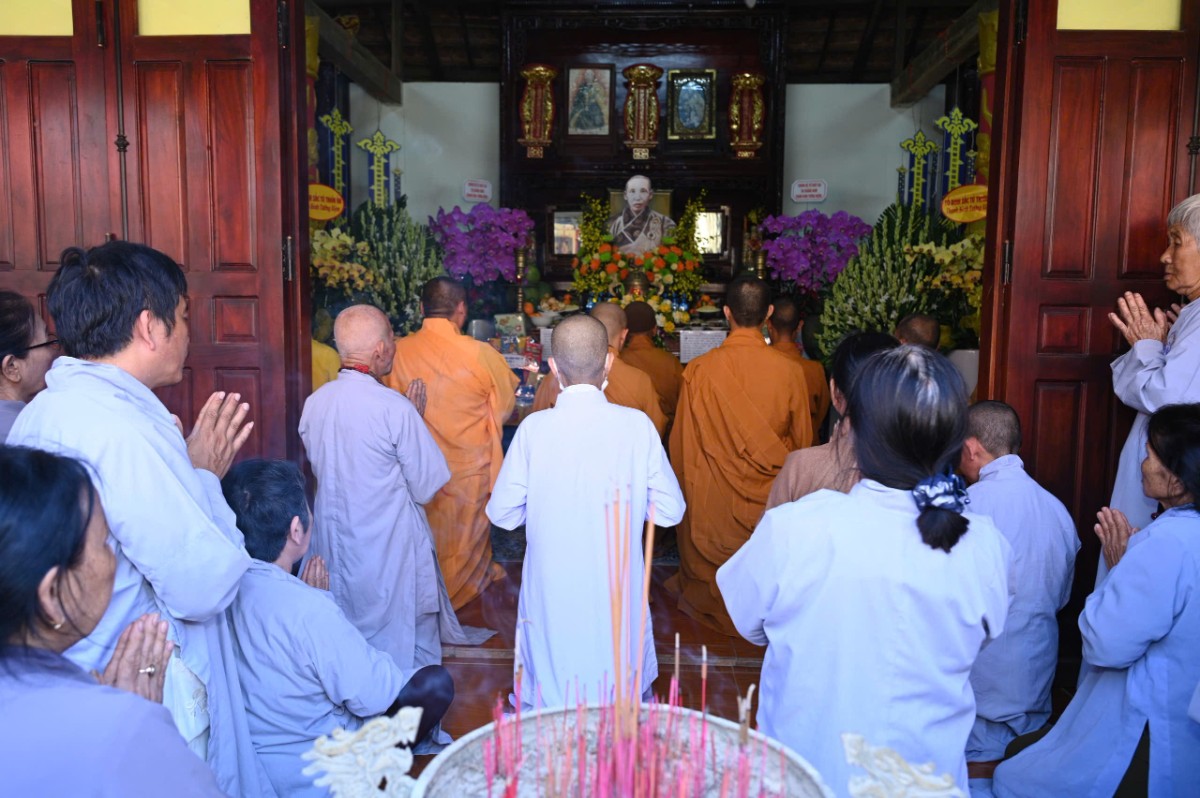 Toàn cảnh lễ húy kỵ tại Tổ đình Viên Giác