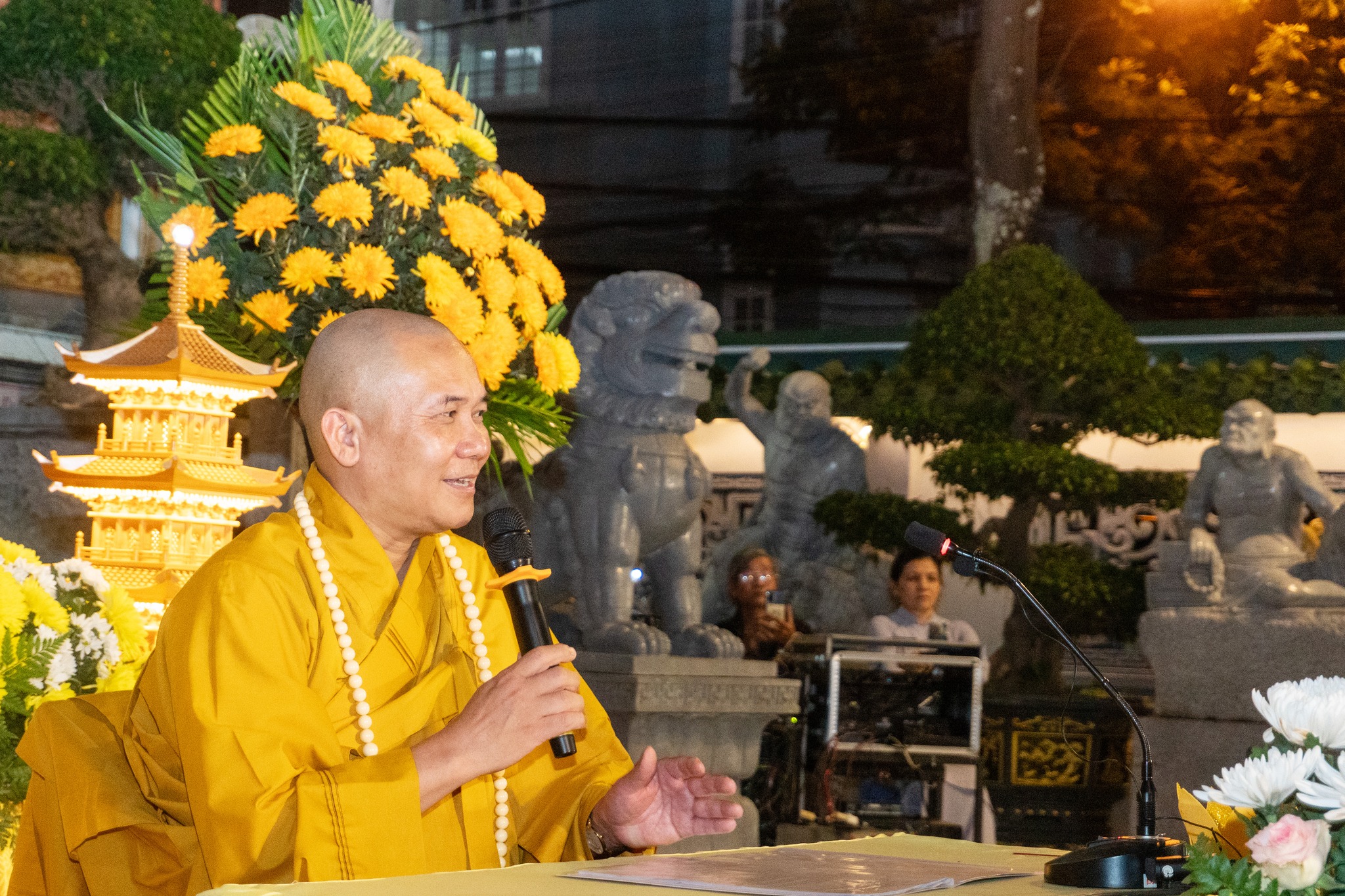 Thượng tọa Thích Vạn Nhơn thuyết giảng tại chùa Huệ Hương