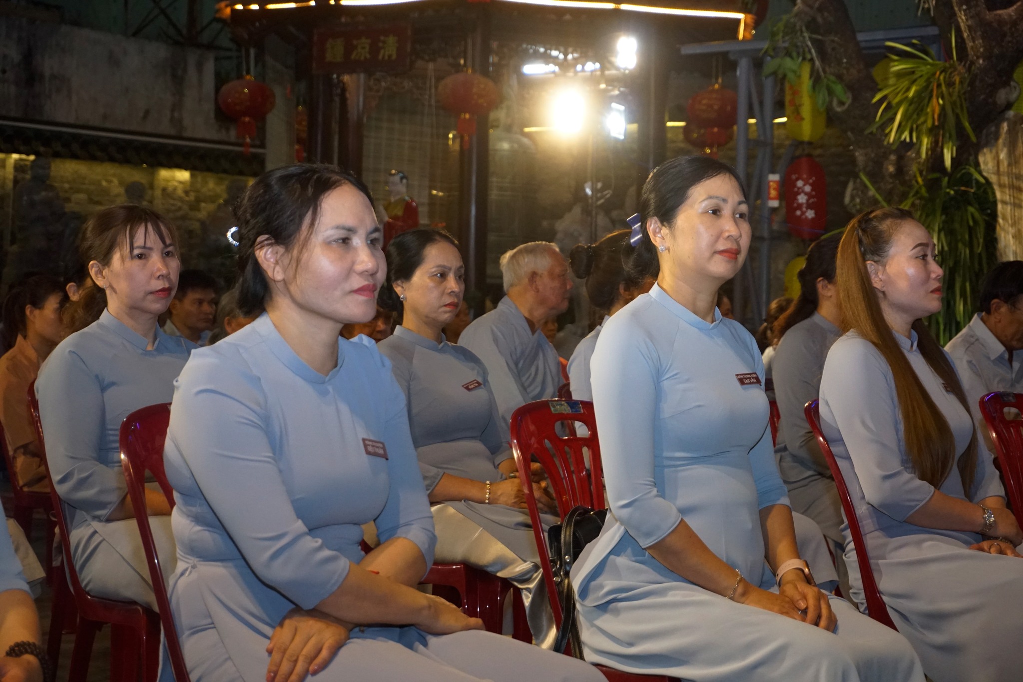 Toàn cảnh kết thúc chương trình tại chùa Huệ Hương