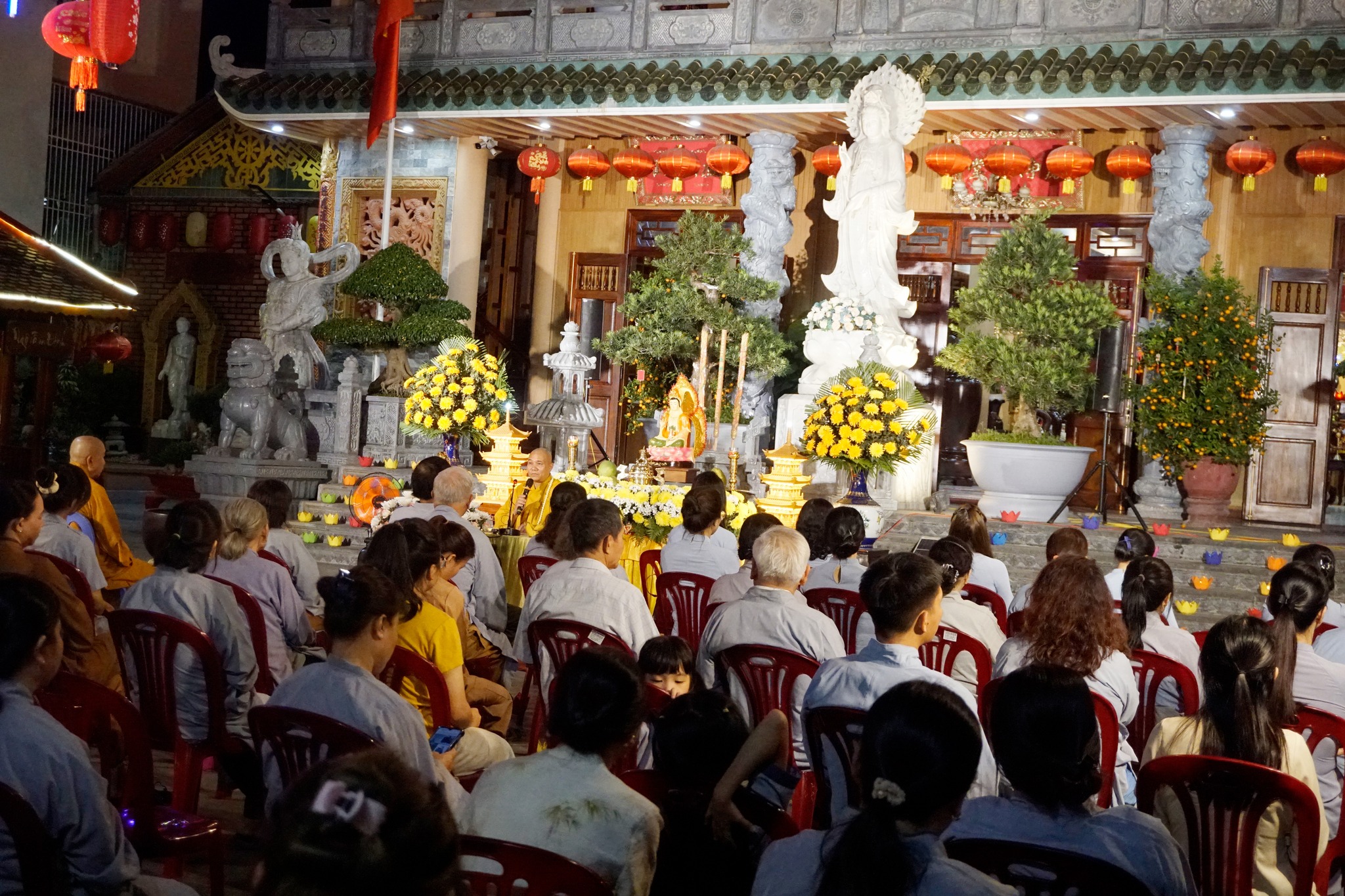 Toàn cảnh chương trình Khánh vía Bồ Tát Quán Thế Âm tại chùa Huệ Hương