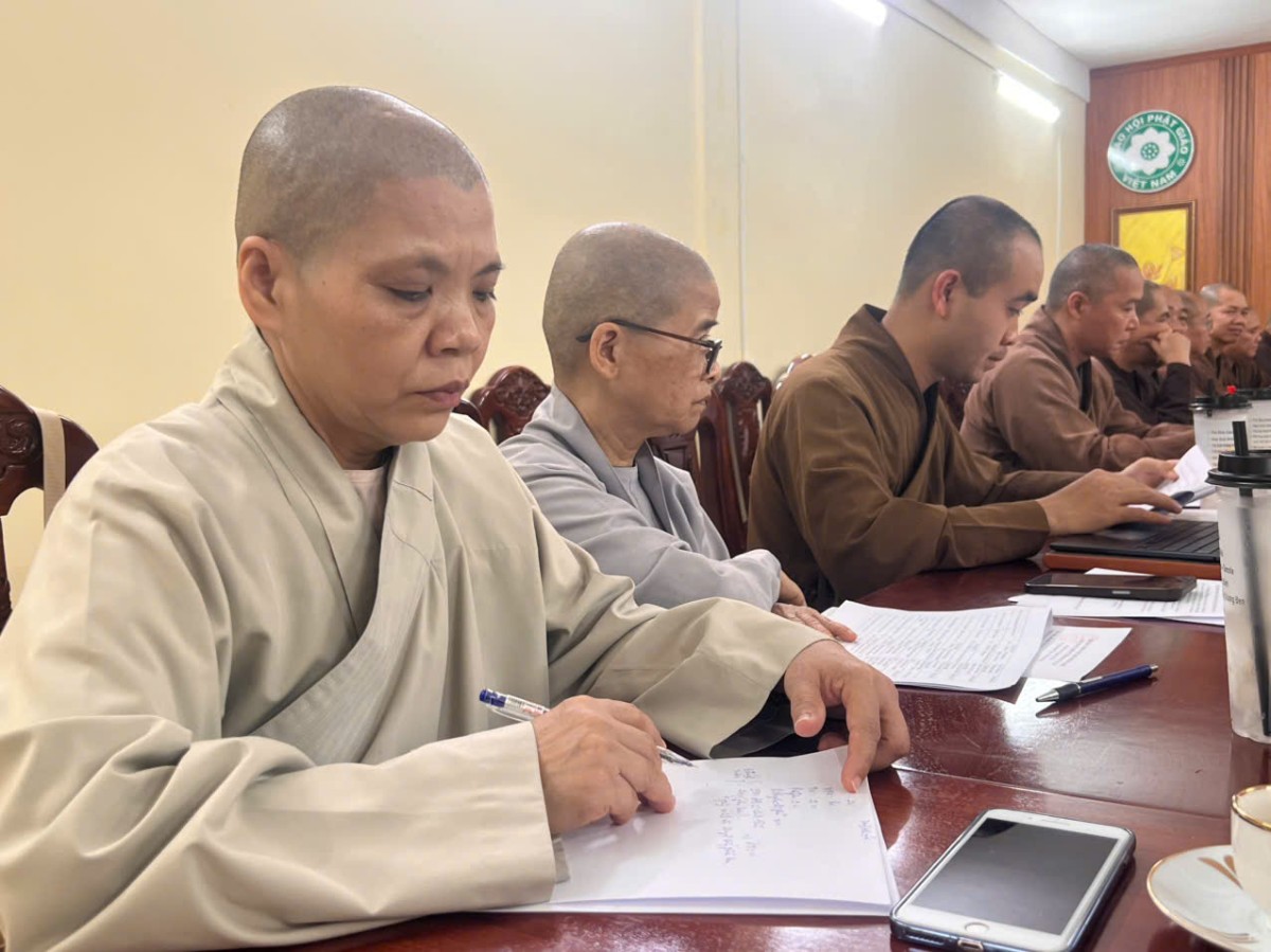 Chư Tôn đức tham dự phiên họp