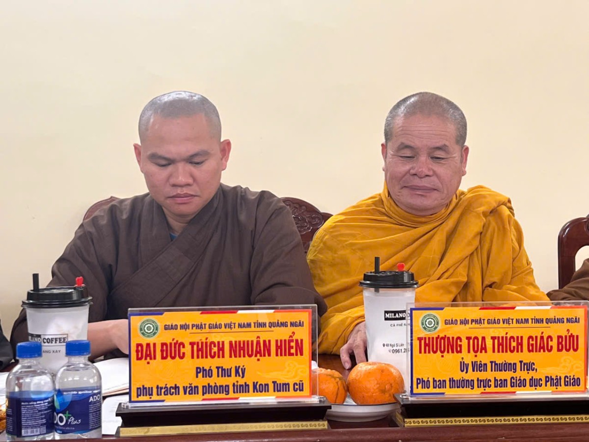 Chư Tôn đức tham dự phiên họp