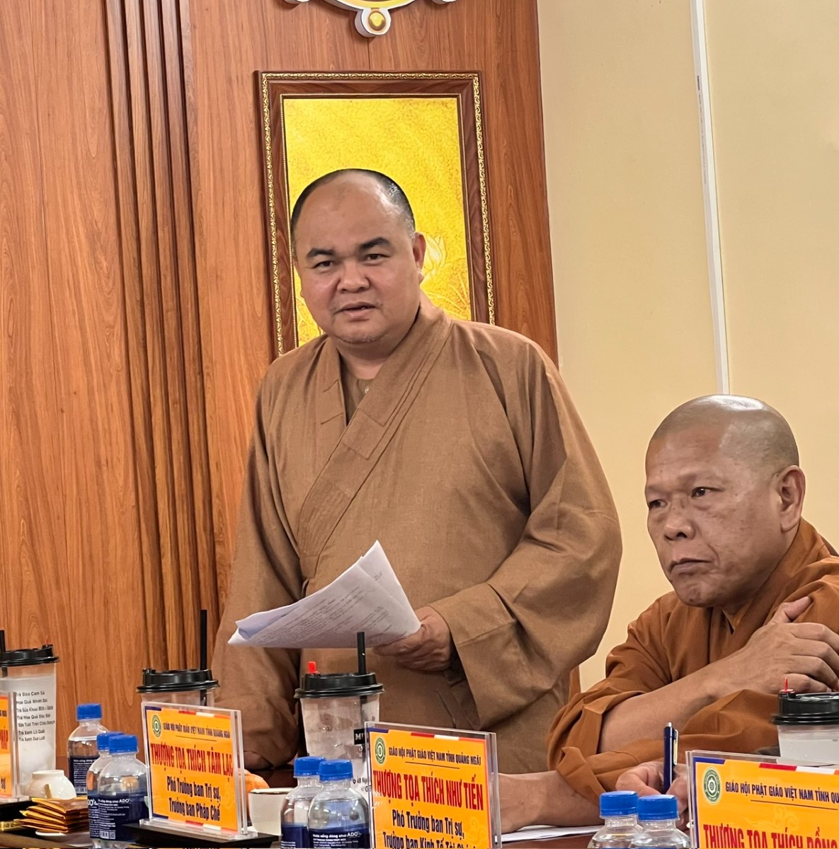 Thảo luận tại phiên họp