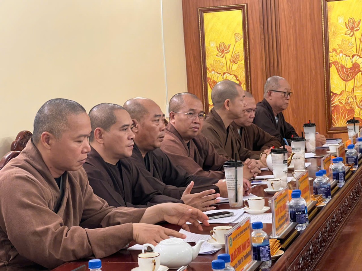 Chư Tôn đức tham dự phiên họp
