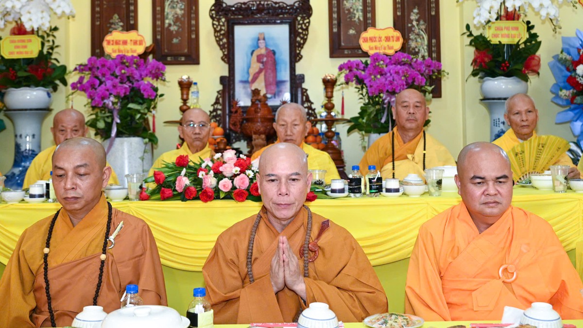 Chư Tôn đức chứng minh tại buổi lễ