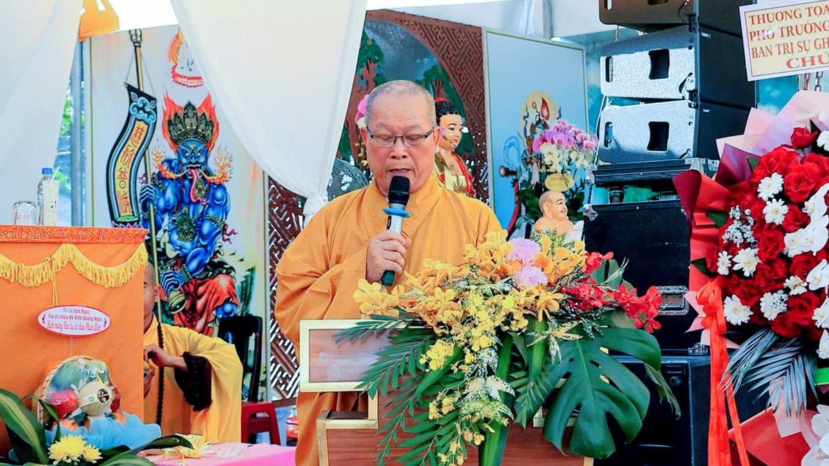 Đại đức Thích Thông Huy phát biểu khai mạc buổi lễ