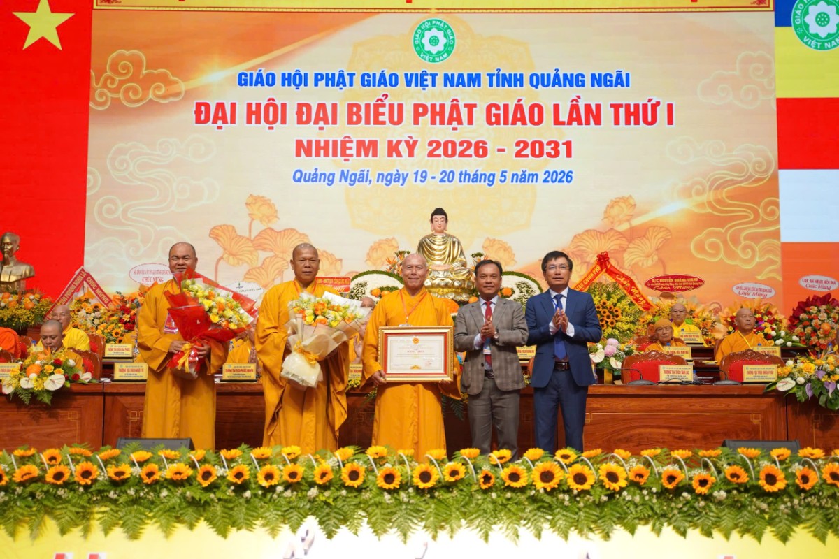 Ban Trị sự đón nhận bằng khen của UBND tỉnh Quảng Ngãi