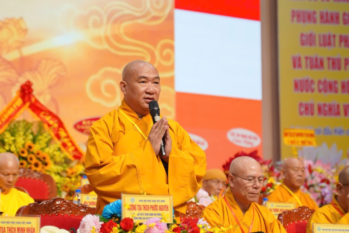 Thượng tọa Thích Phước Nguyên trình bày quy trình hiệp thương suy cử nhân sự