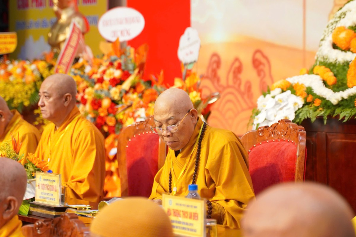 Hòa thượng Thích Quảng Xả – Phó Chủ tịch Hội đồng Trị sự GHPGVN quang lâm chứng minh Đại hội