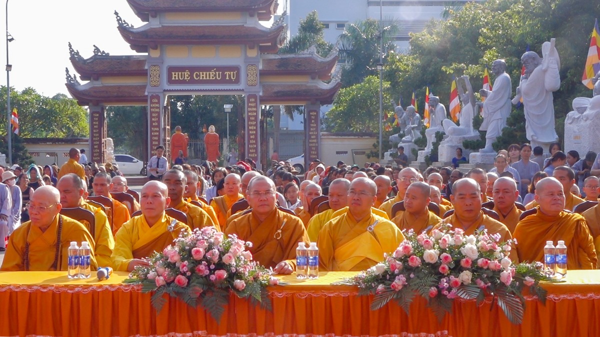 Chư Tôn đức tham dự Đại lễ Phật đản tại Văn phòng 2 Ban Trị sự