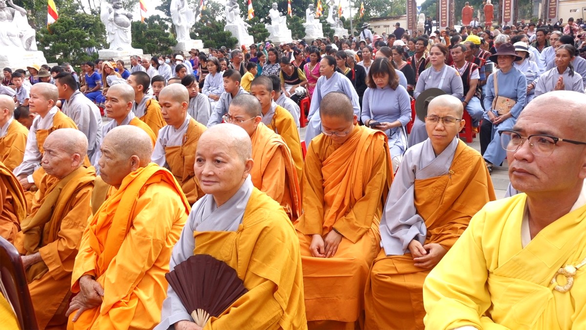 Chư Tôn đức tham dự Đại lễ Phật đản tại Văn phòng 2 Ban Trị sự