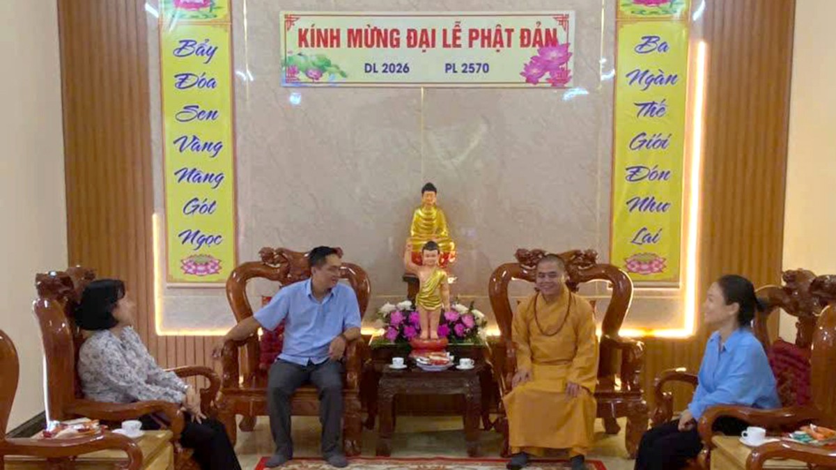 Sở Dân tộc và Tôn giáo tỉnh Quảng Ngãi thăm chùa Khánh Linh mùa Phật đản 2026