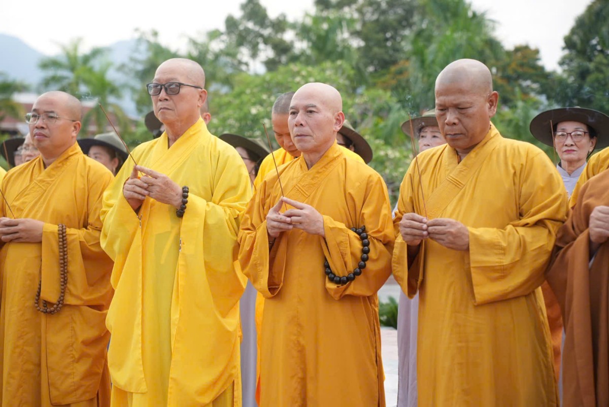 Chư Tăng Ni và Phật tử tham dự lễ tưởng niệm