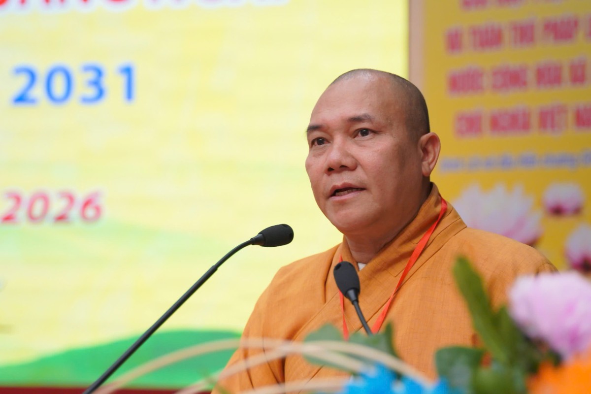Chư Tôn đức trình bày tham luận tại Đại hội