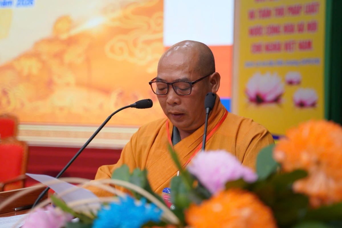 Chư Tôn đức trình bày tham luận tại Đại hội