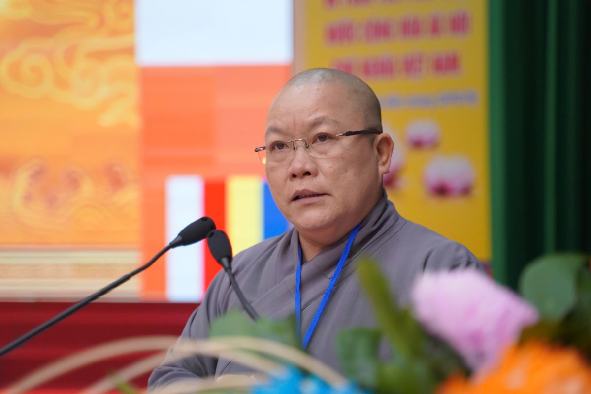 Chư Tôn đức trình bày tham luận tại Đại hội