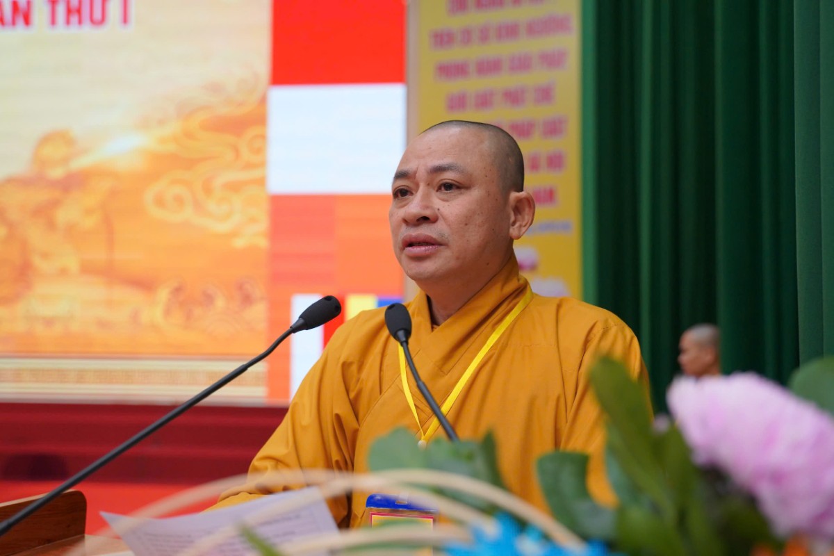 Chư Tôn đức trình bày tham luận tại Đại hội