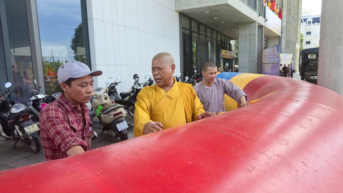 Chư Tôn đức kiểm tra tiến độ chuẩn bị Đại hội