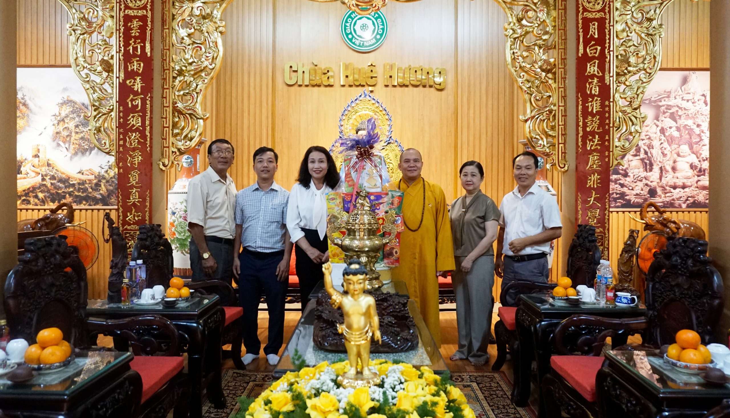 Chùa Huệ Hương đón tiếp đoàn lãnh đạo tỉnh nhân Đại lễ Phật Đản