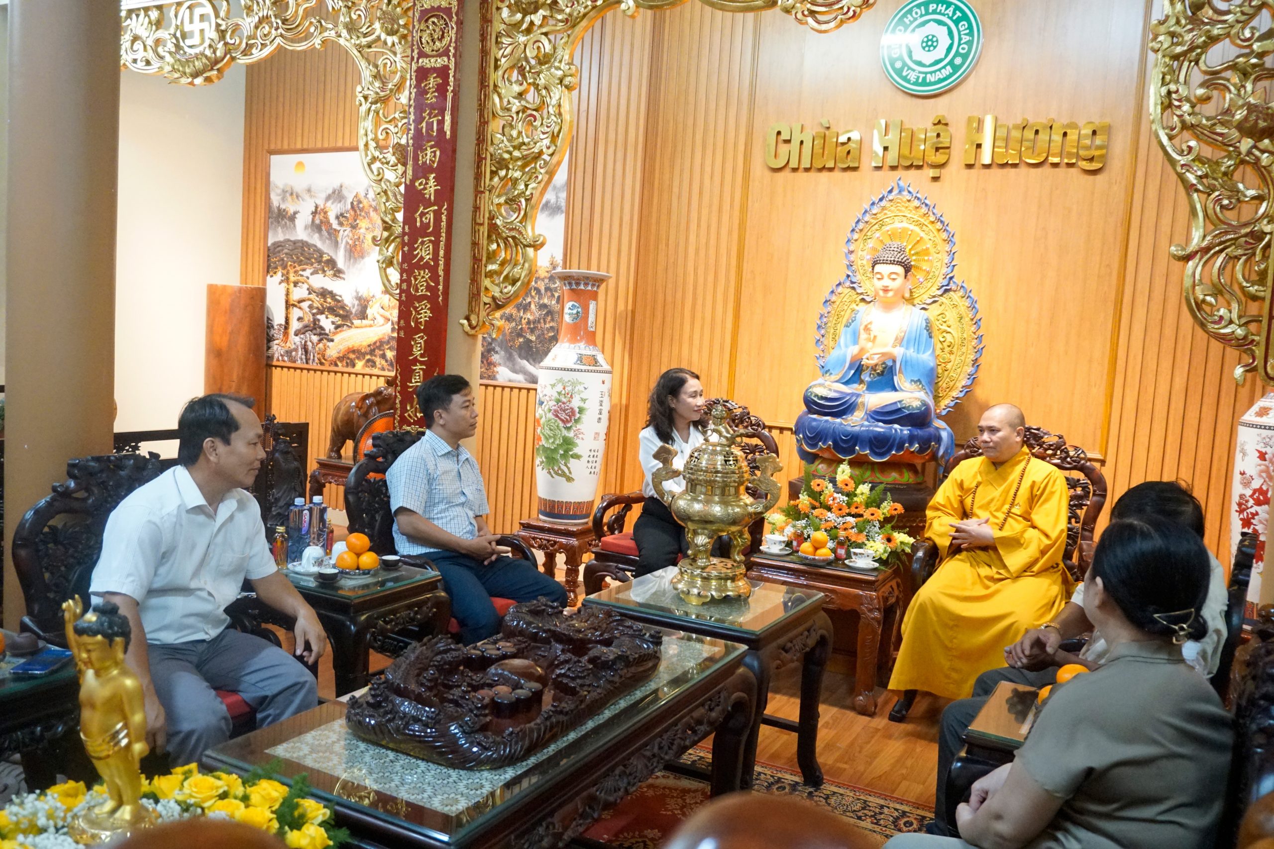 Thượng tọa Thích Vạn Nhơn tiếp đoàn lãnh đạo tỉnh Quảng Ngãi