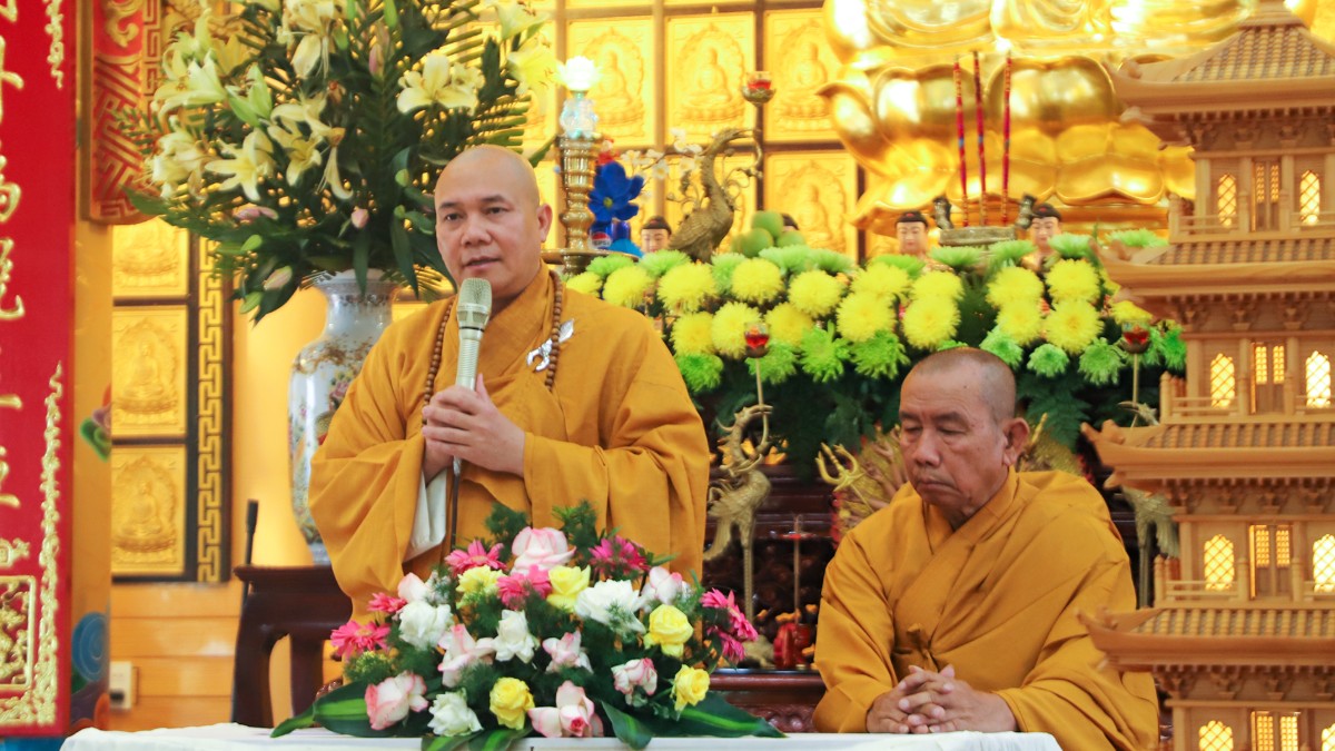 Thượng tọa Thích Vạn Nhơn ban đạo từ