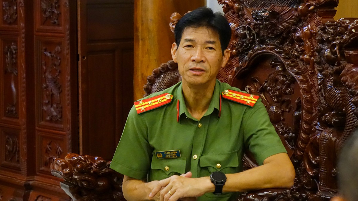 Đại tá Võ Văn Dương chúc mừng Phật đản tại chùa Huệ Chiếu