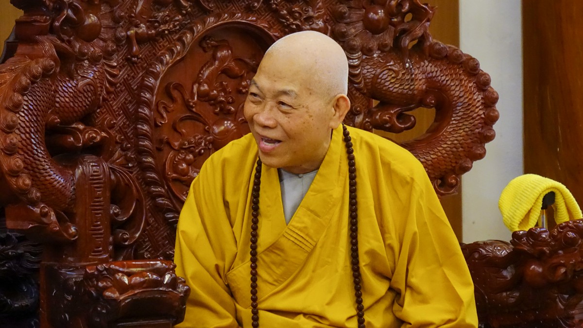 Lãnh đạo Công an tỉnh Quảng Ngãi thăm Hòa thượng Thích Quảng Xả
