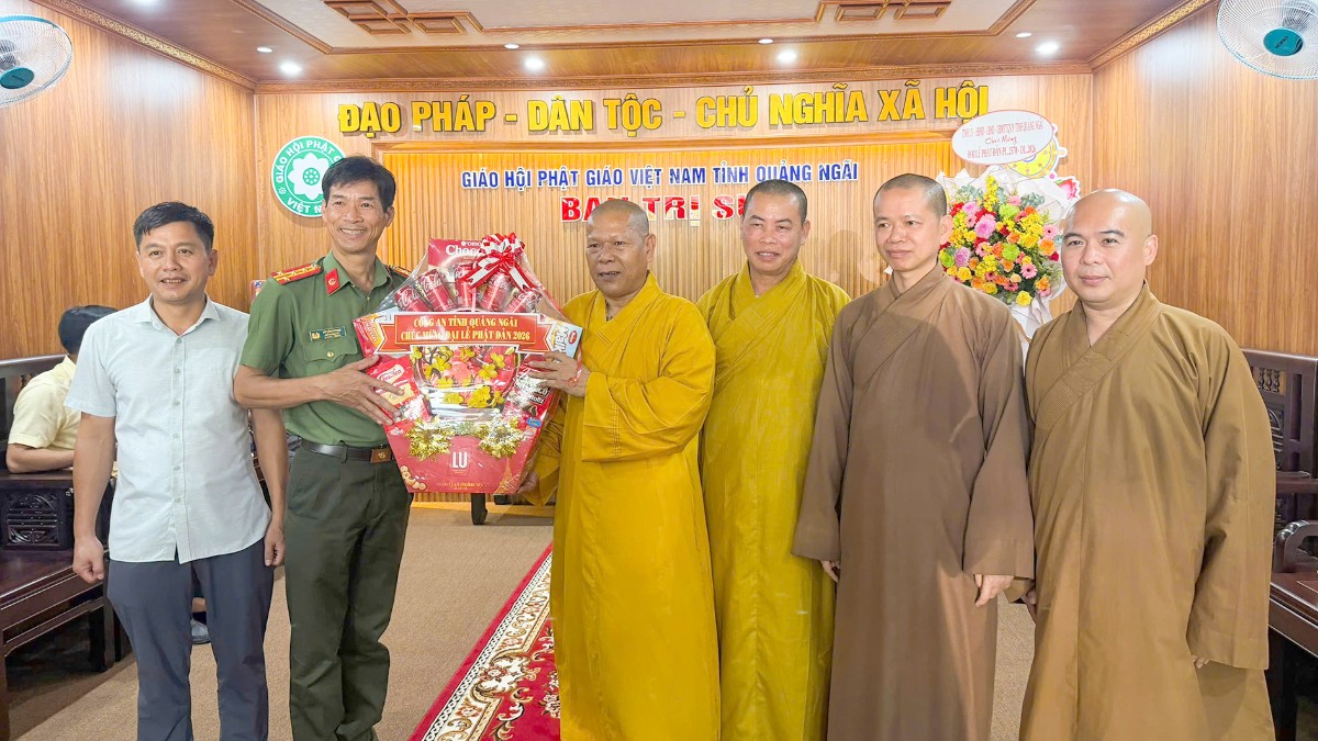 Đoàn Công an tỉnh Quảng Ngãi thăm Ban Trị sự GHPGVN tỉnh