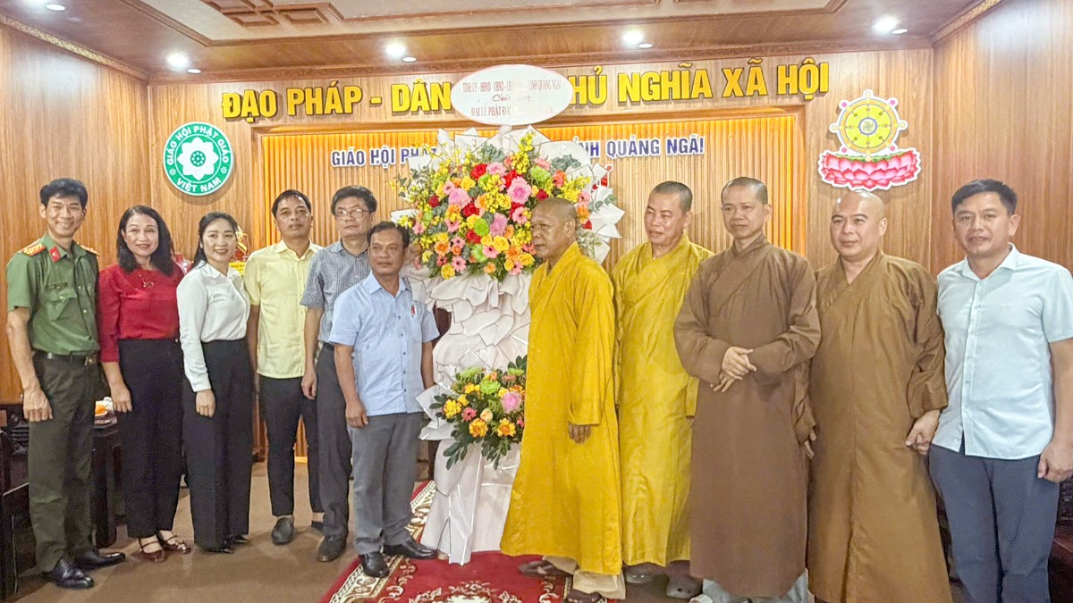 Lãnh đạo tỉnh Quảng Ngãi thăm Ban Trị sự GHPGVN tỉnh mùa Phật đản 2026