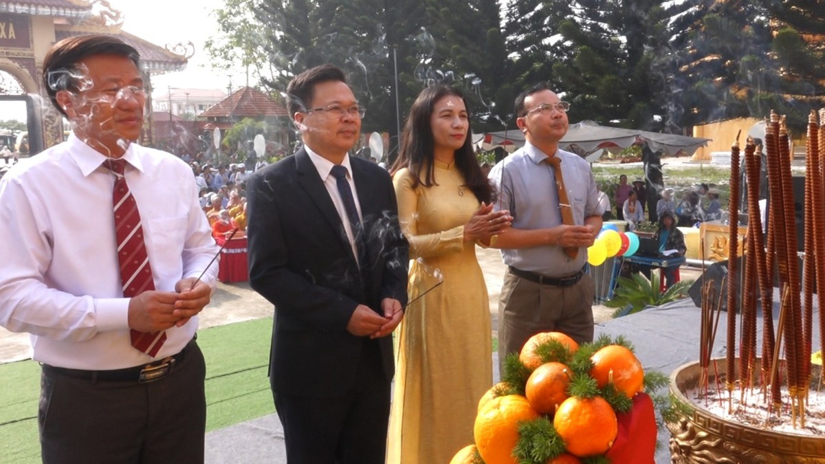 Nghi thức dâng hương Giỗ Tổ Hùng Vương