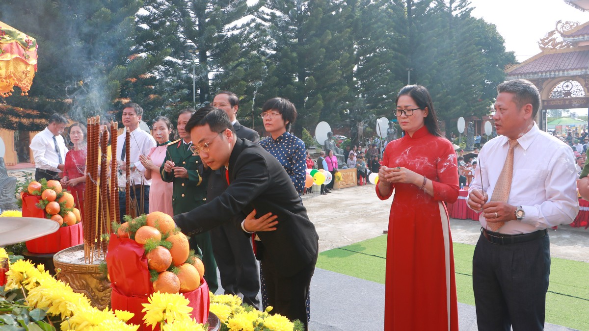 Nghi thức dâng hương Giỗ Tổ Hùng Vương
