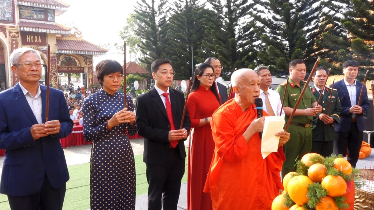 Nghi thức dâng hương Giỗ Tổ Hùng Vương
