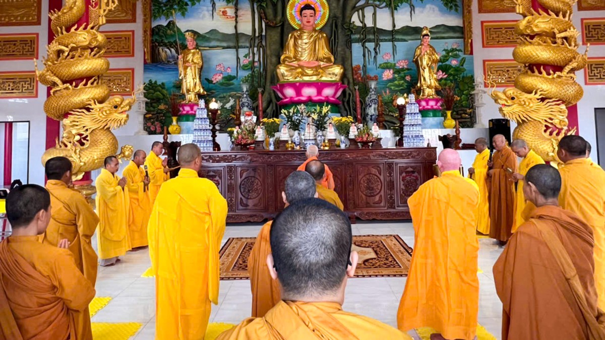 Chư Tôn đức và hành giả an cư tại đặc khu Lý Sơn