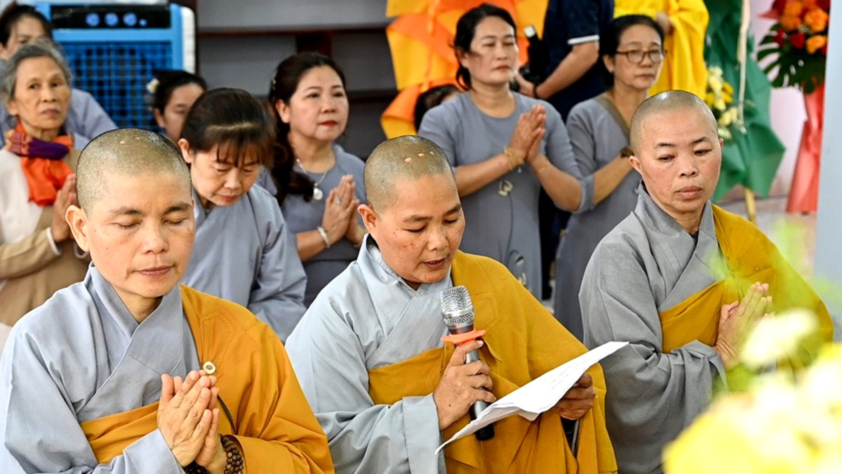 Sư cô Thích Nữ Quảng Hà tác bạch