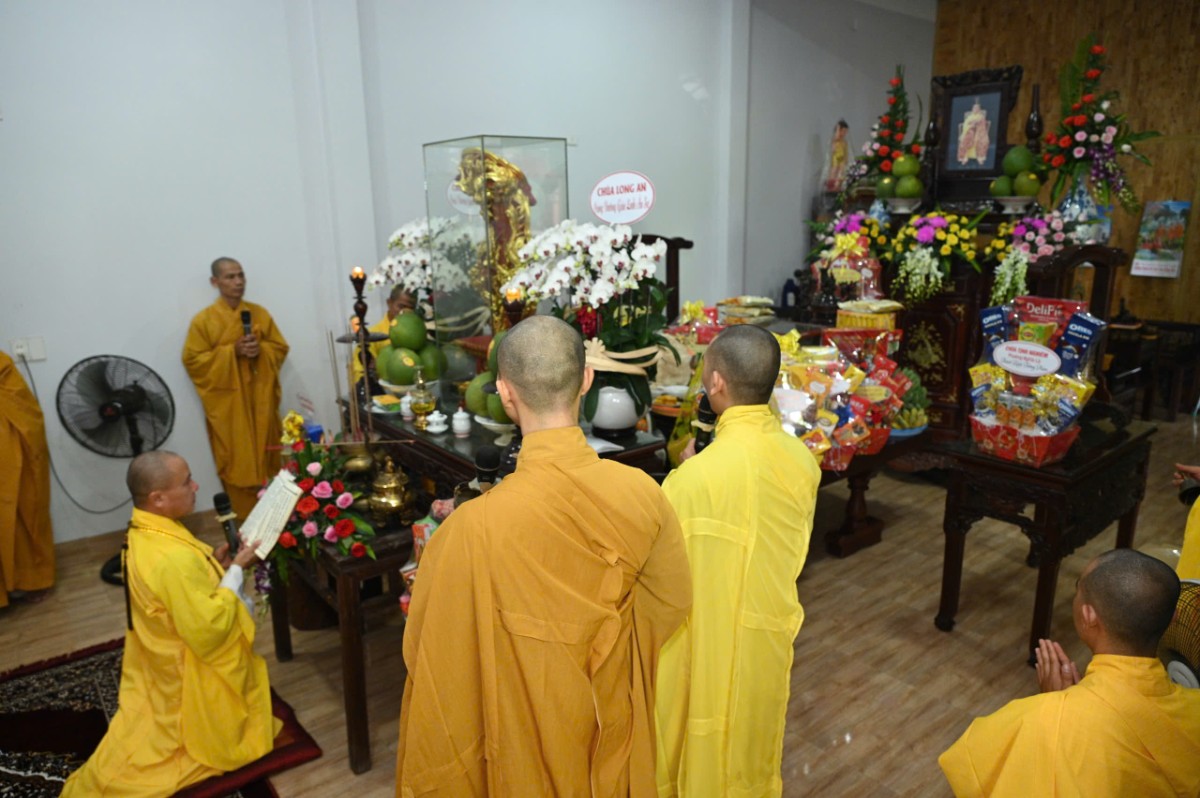Không khí trang nghiêm tại lễ húy nhật chùa Kim Lăng