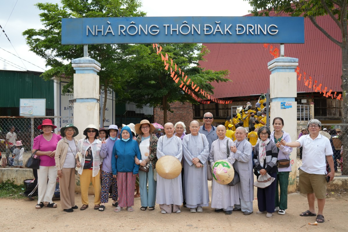 nhà rông thôn Đăk Đring