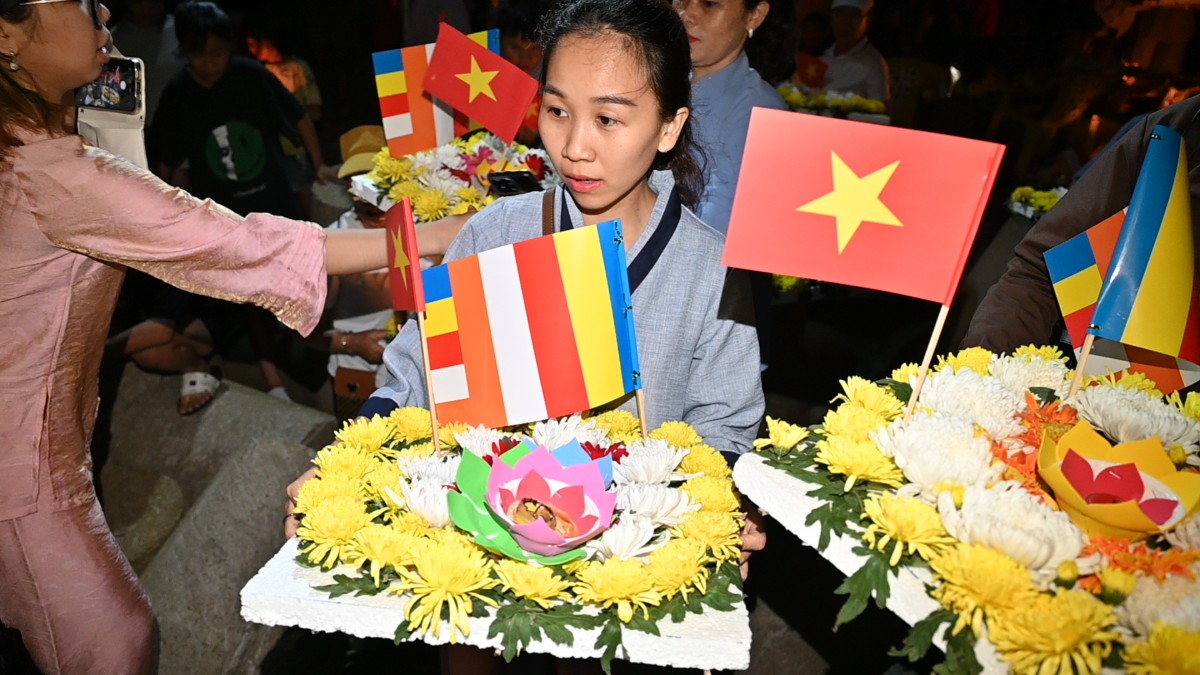 Lễ hoa đăng tại chùa Từ Hải