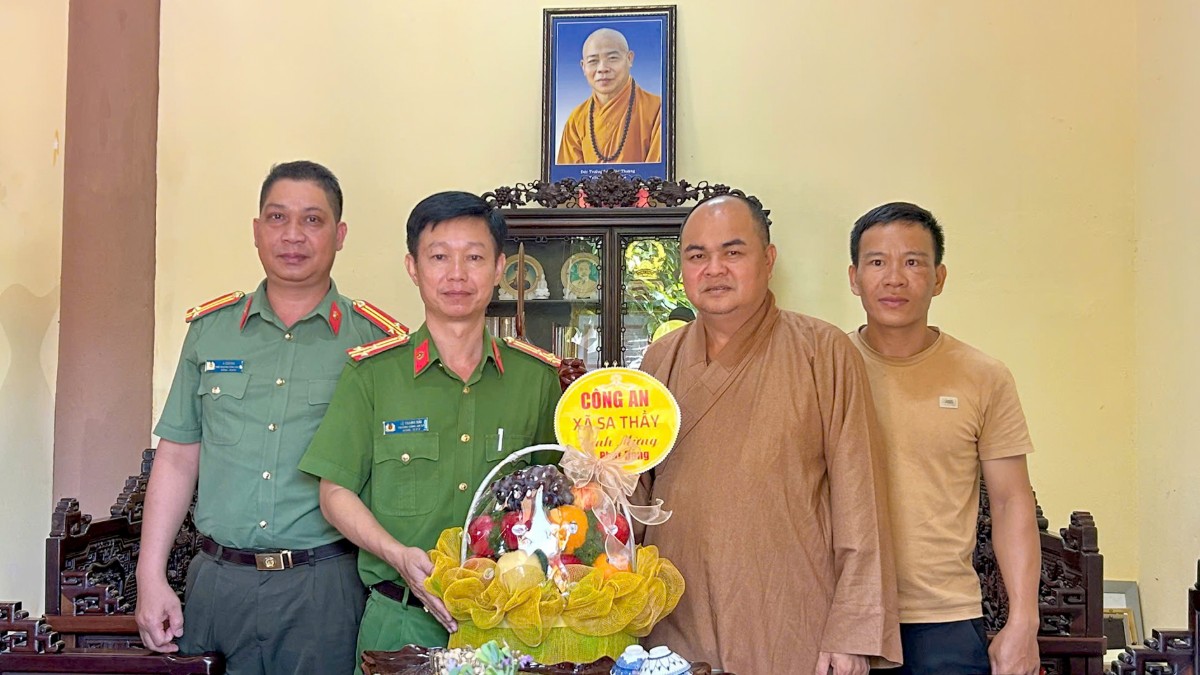 Chùa Khánh Sơn đón các đoàn lãnh đạo địa phương mùa Phật đản 2026