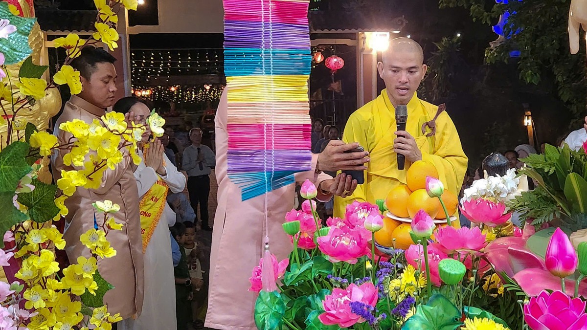 Đại đức Thích Tịnh Nghĩa sách tấn Phật tử mùa Phật đản