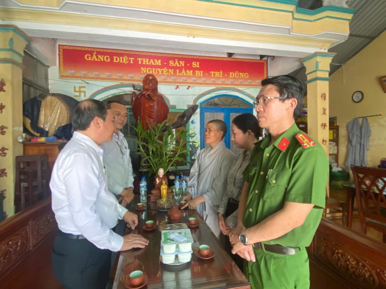 Lãnh đạo xã An Phú thăm chúc mừng các cơ sở Phật giáo mùa Phật đản 2026