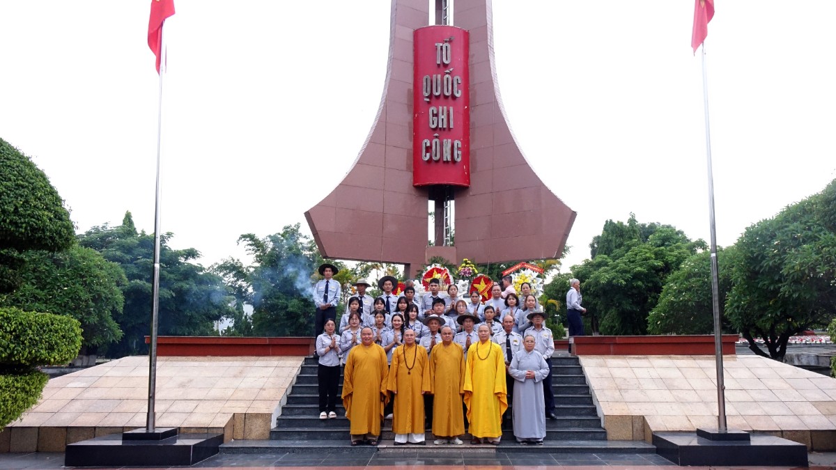 Lễ tưởng niệm Anh hùng Liệt sĩ tại Nghĩa trang Liệt sĩ Kon Tum