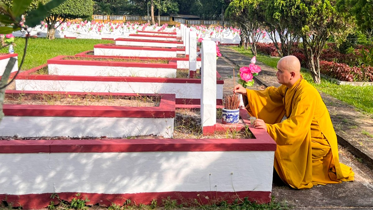 Lễ tưởng niệm Anh hùng Liệt sĩ mùa Phật đản PL2570